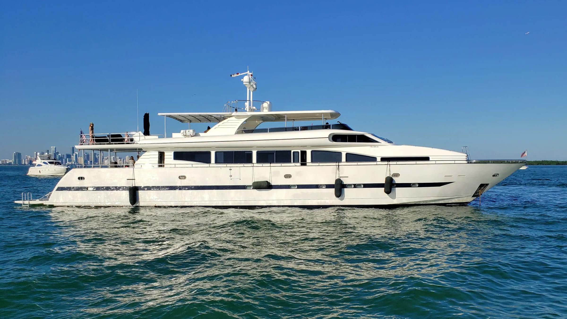 110' Horizon - Yacht Rental in Miami Beach, Florida