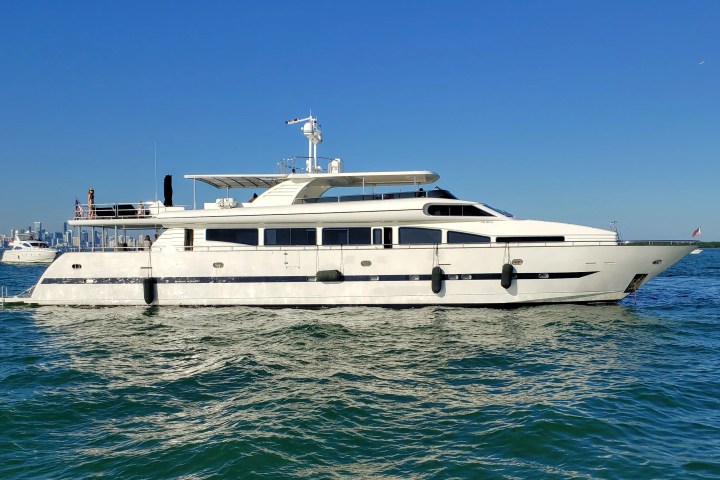 110' Horizon - Yacht Rental in Miami Beach, Florida