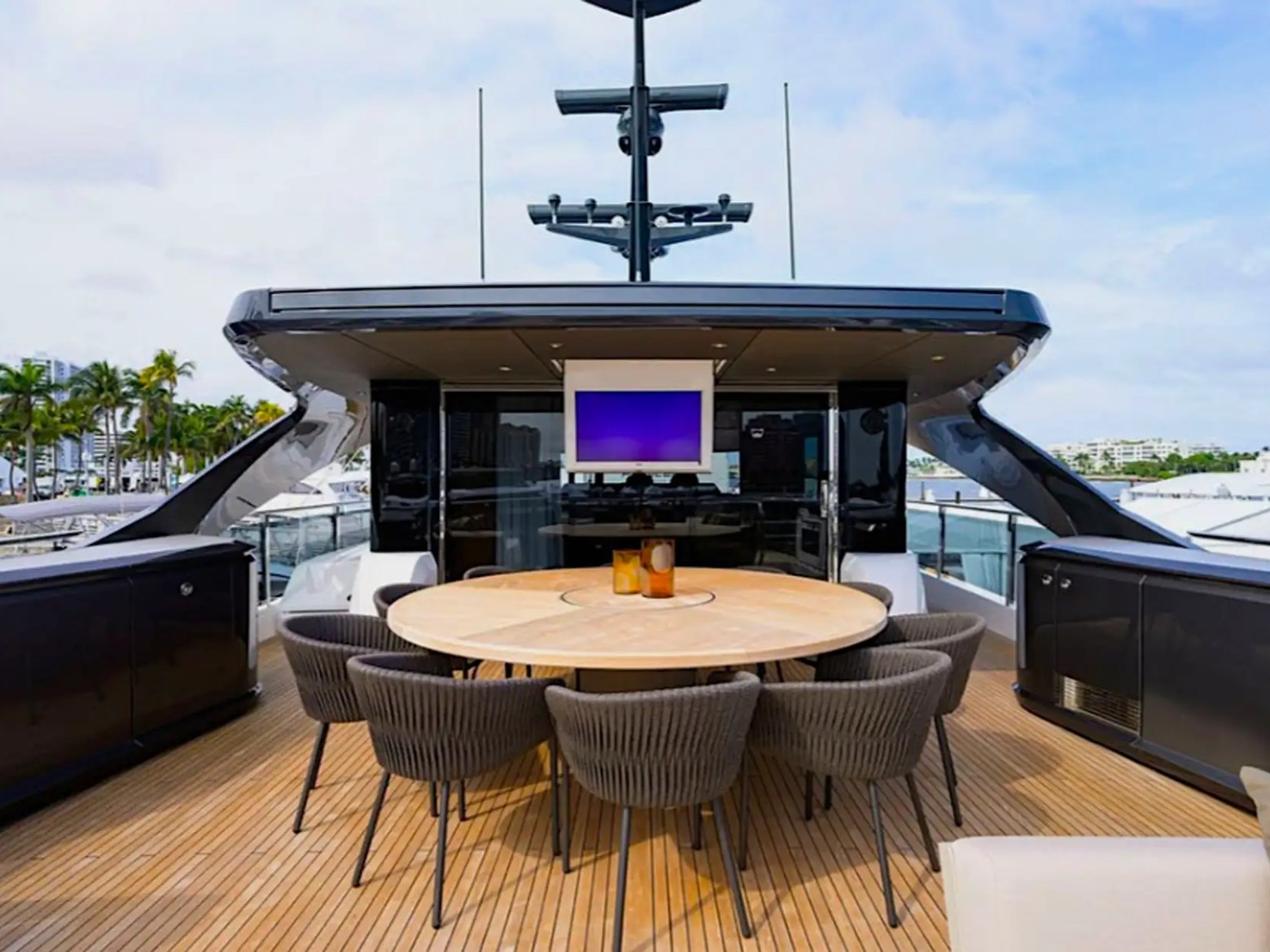 100' Princess - Yacht Rental in Miami, Florida