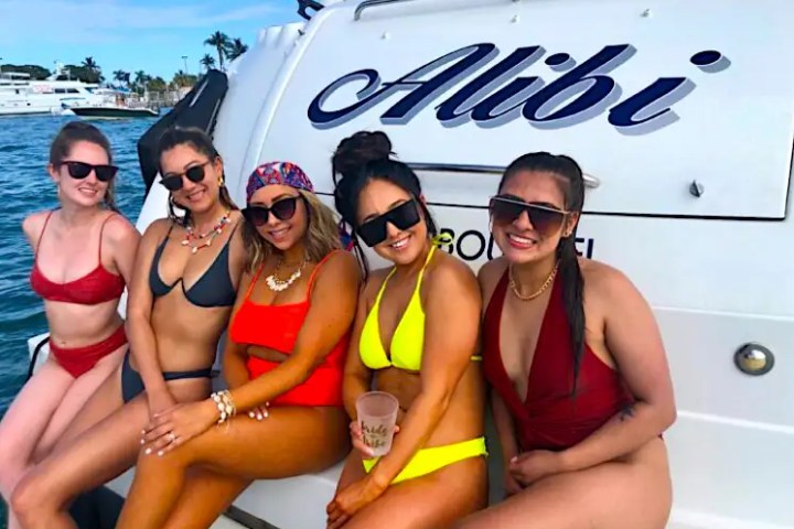 48′ Formula boat swim platform at waterline