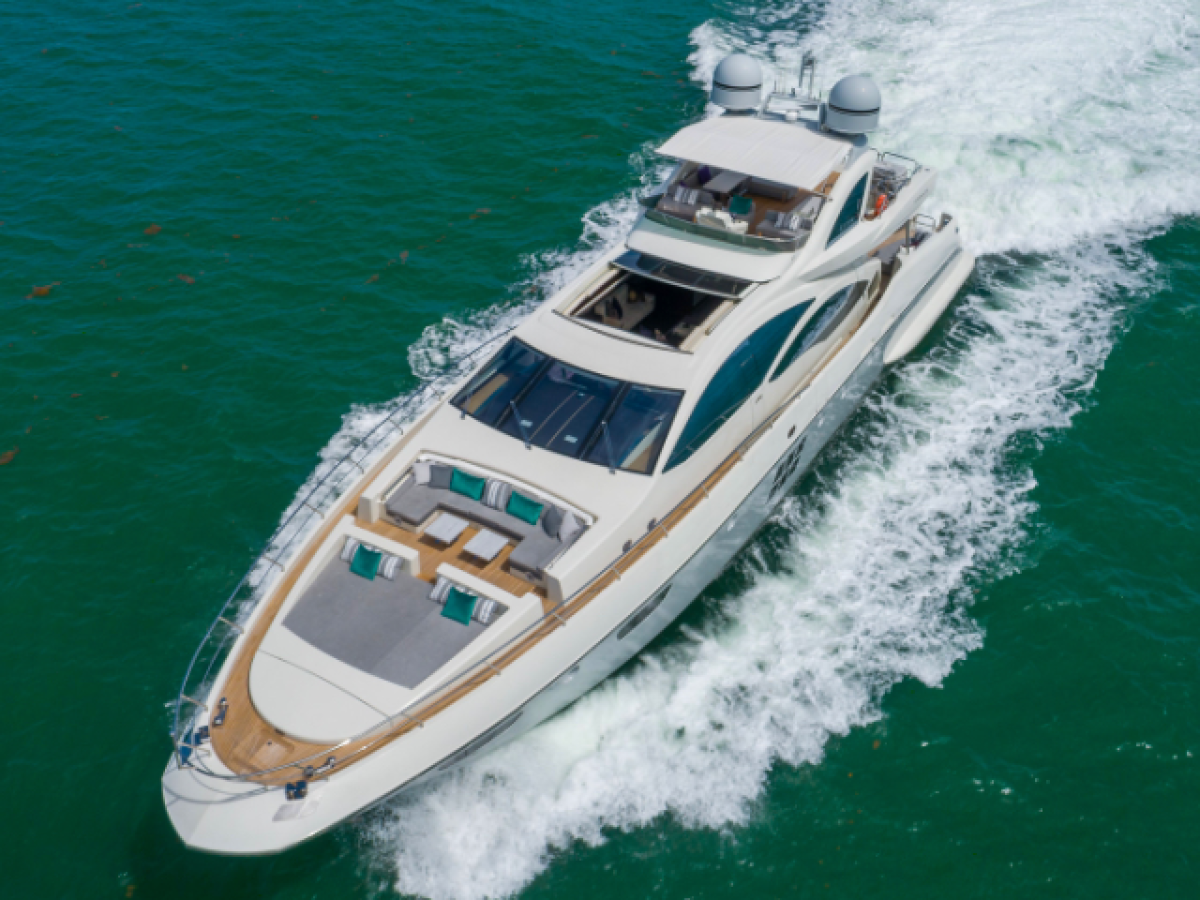 103' Azimut - Yacht Rental in Miami, Florida