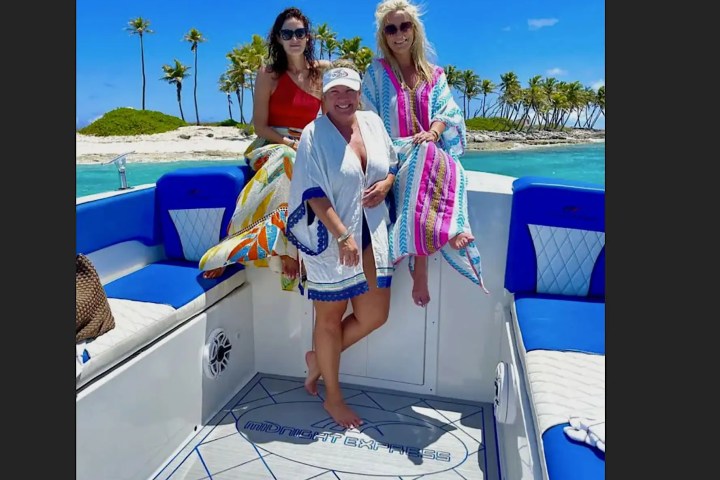 39' Midnight Express - Boat Rental in Nassau, Bahamas