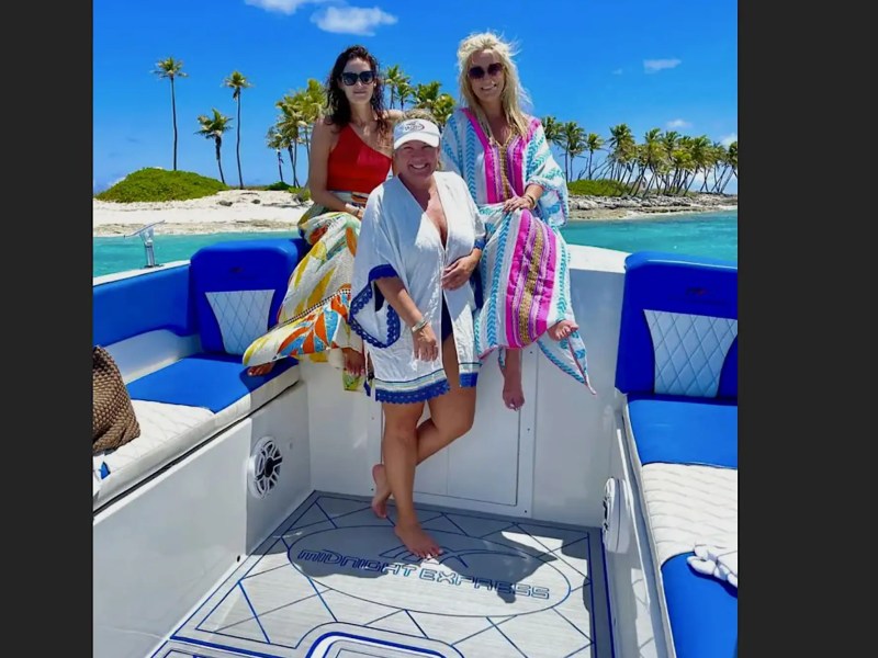 39' Midnight Express - Boat Rental in Nassau, Bahamas