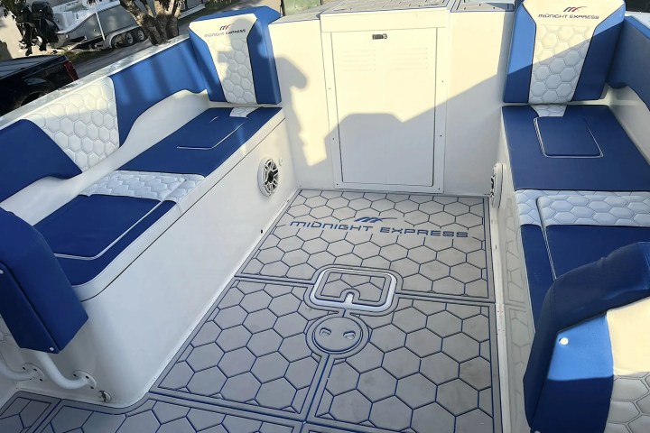 39' Midnight Express - Boat Rental in Nassau, Bahamas