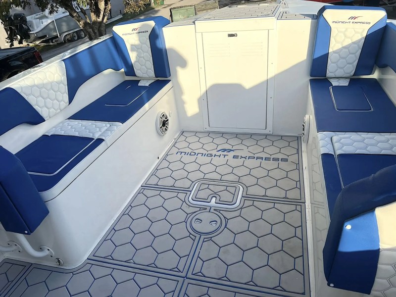 39' Midnight Express - Boat Rental in Nassau, Bahamas