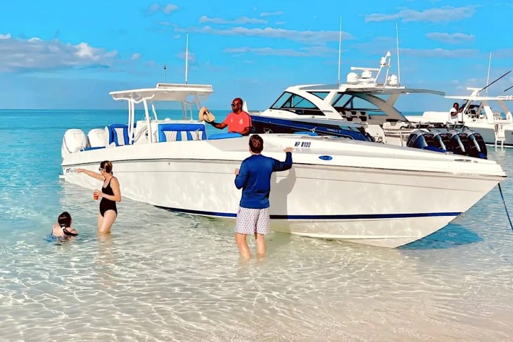 39' Midnight Express - Boat Rental in Nassau, Bahamas