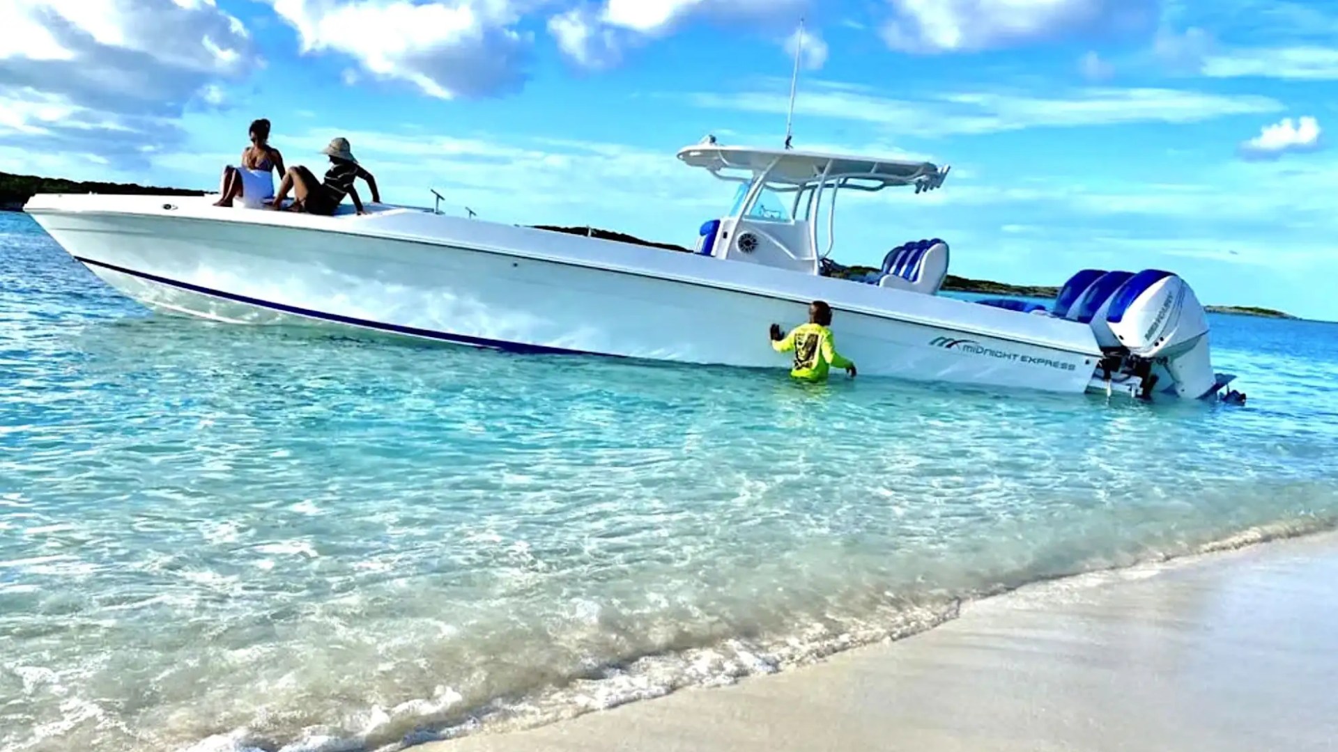39' Midnight Express - Boat Rental in Nassau, Bahamas