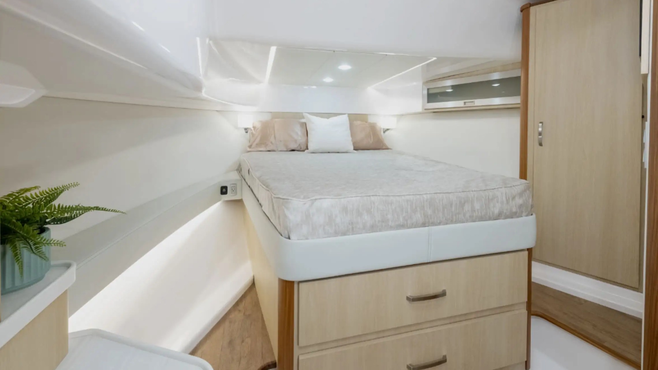 39' Regal - Boat Rental in Tampa, Florida