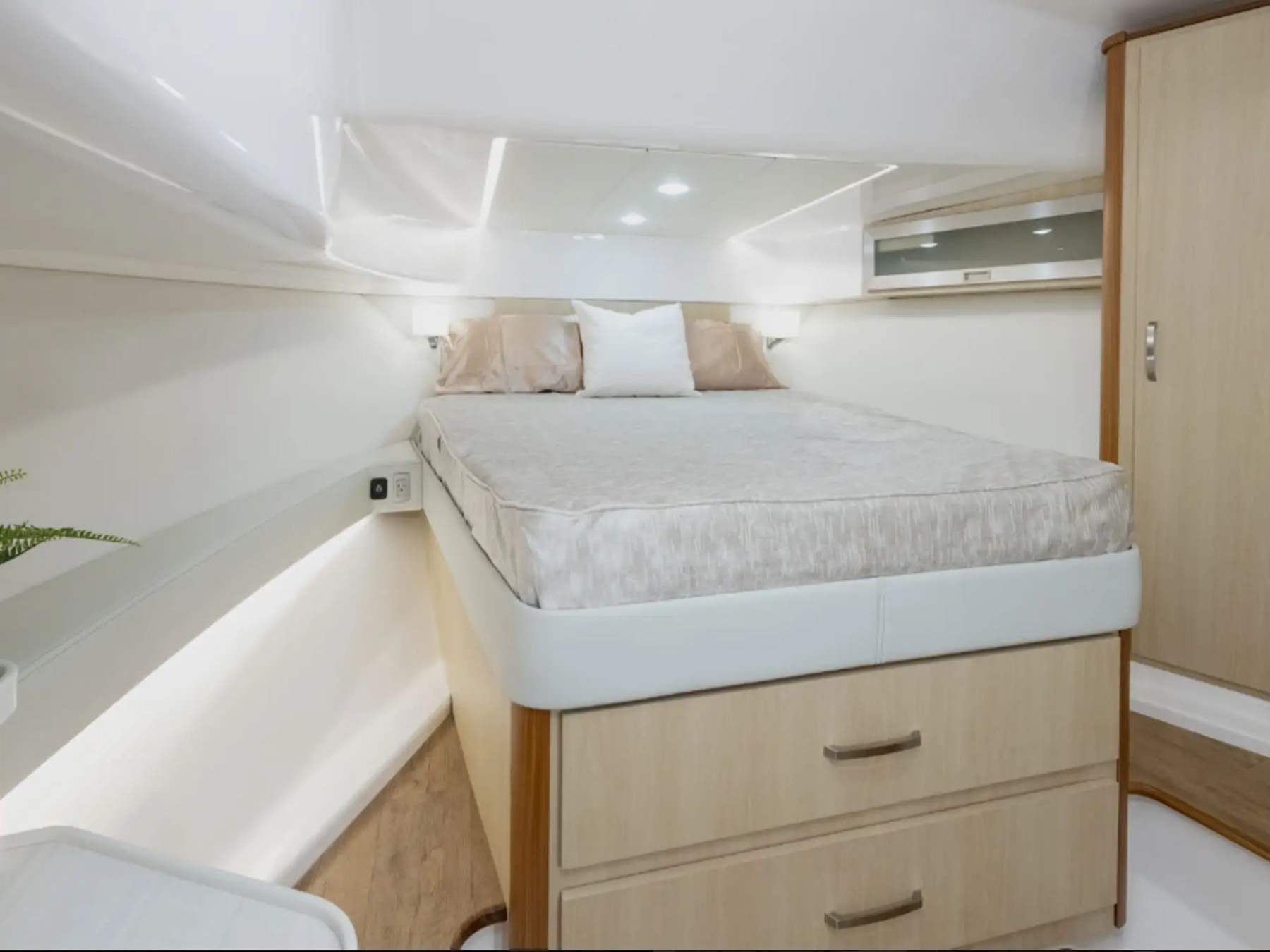 39' Regal - Boat Rental in Tampa, Florida