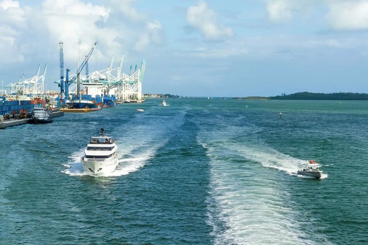 97' San Lorenzo - Yacht Rental in Miami Beach, Florida