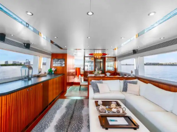 85' Horizon - Yacht Rental in Palm Beach, Florida