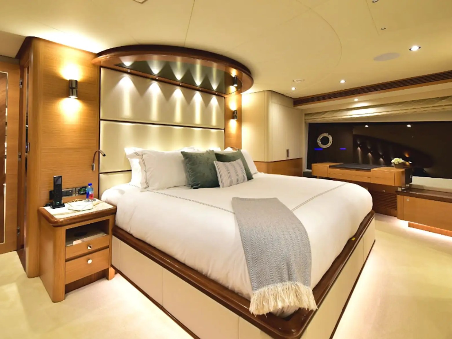 75' Prestige - Yacht Rental in Hollywood, Florida