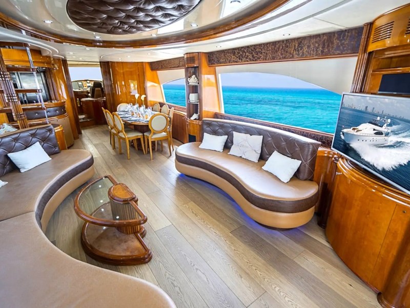Salon lounge on 85′ Azimut Miami