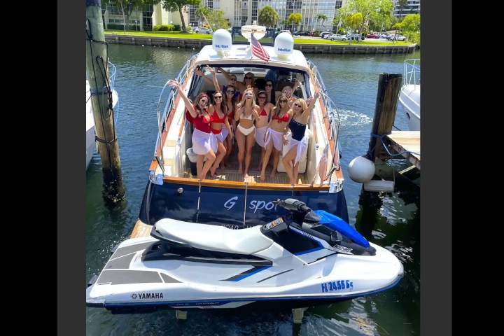 45′ Austin Parker cabin interior Miami