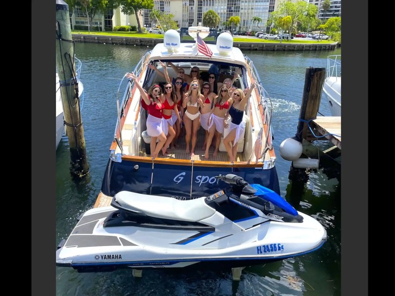 45′ Austin Parker cabin interior Miami