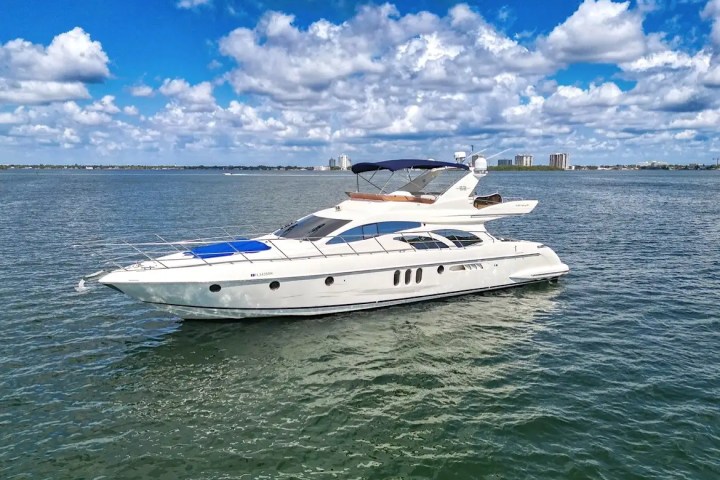 70′ Azimut main salon interior Miami – image 03