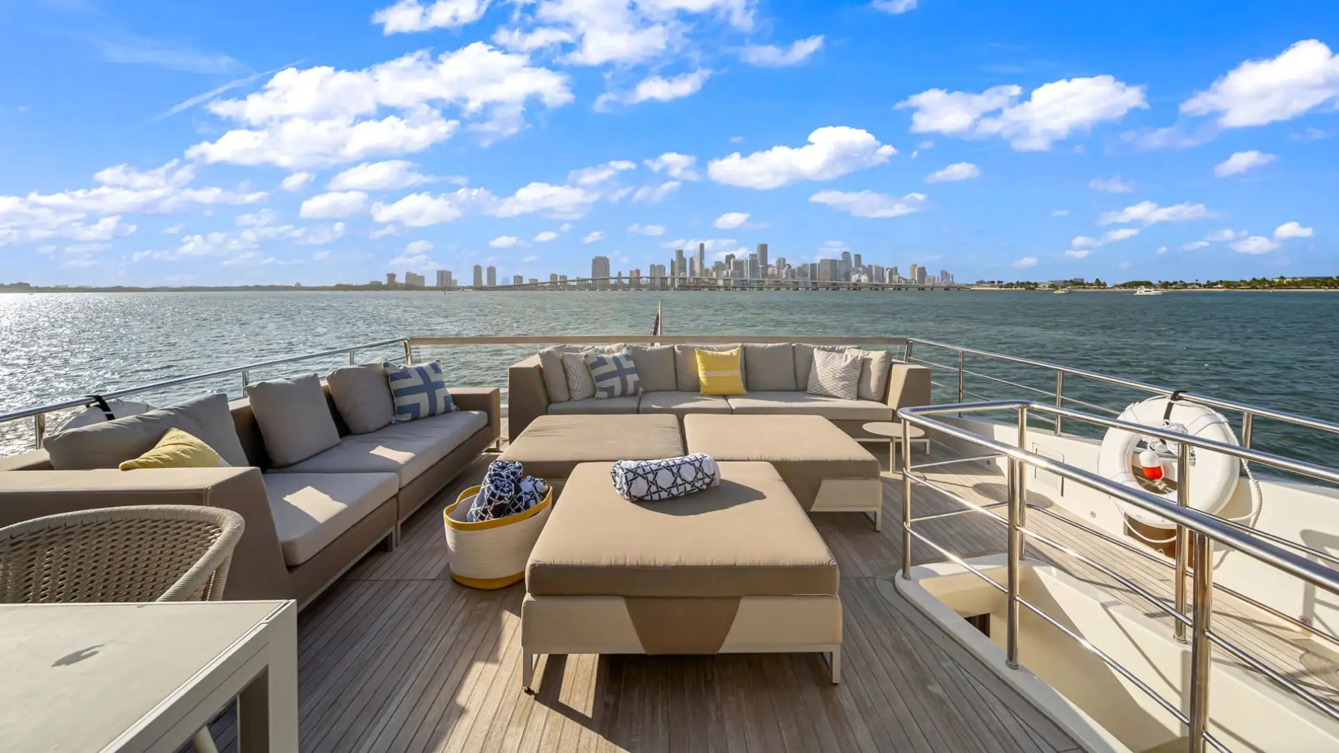 97' San Lorenzo - Yacht Rental in Miami Beach, Florida