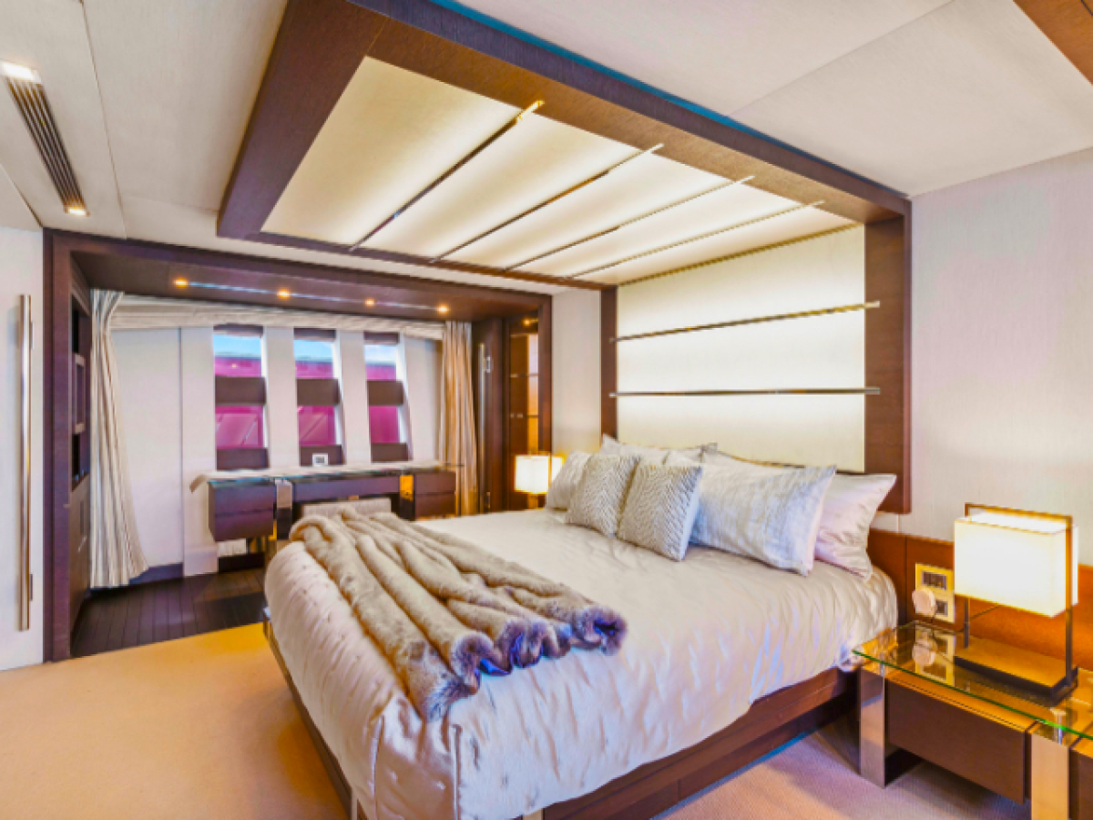 103' Azimut - Yacht Rental in Miami, Florida