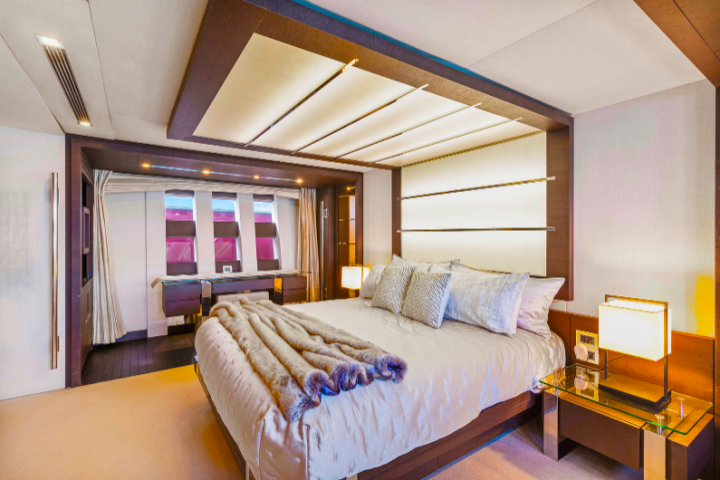 103' Azimut - Yacht Rental in Miami, Florida