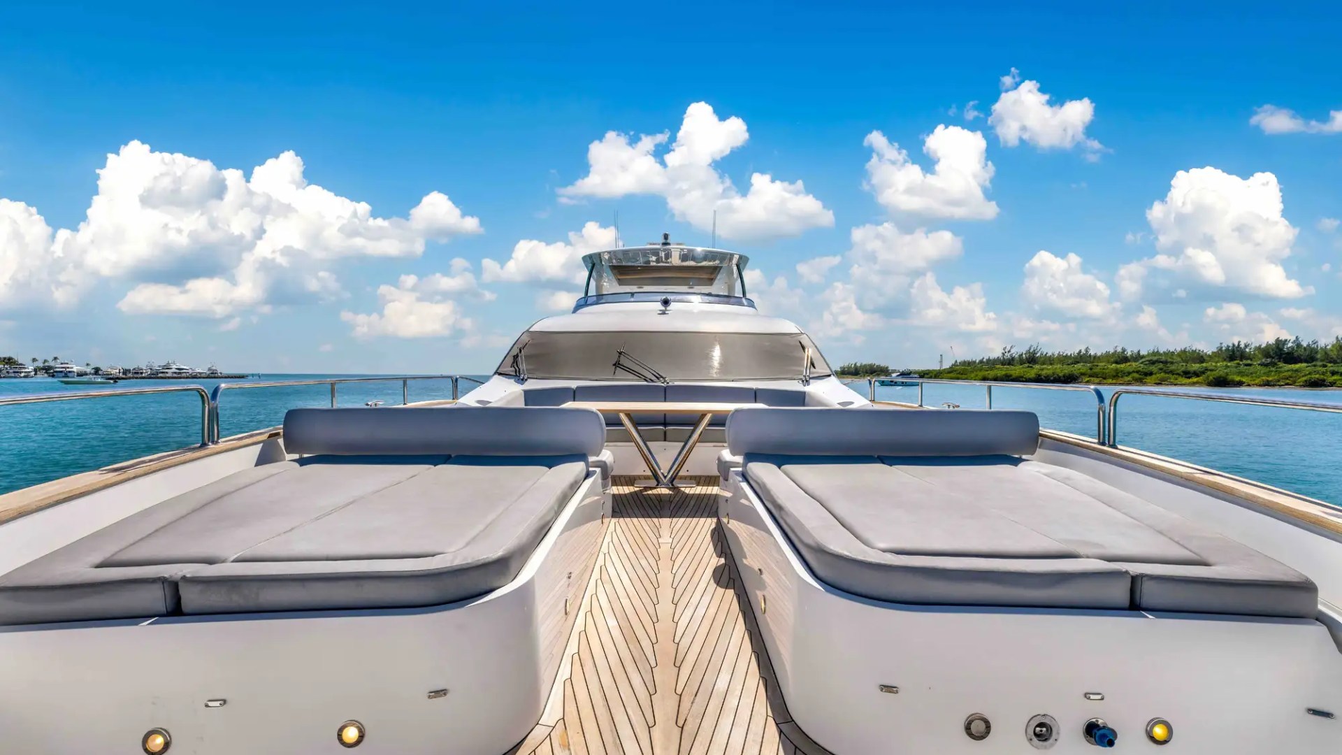 96' Sunseeker - Yacht Rental in Miami Beach, Florida