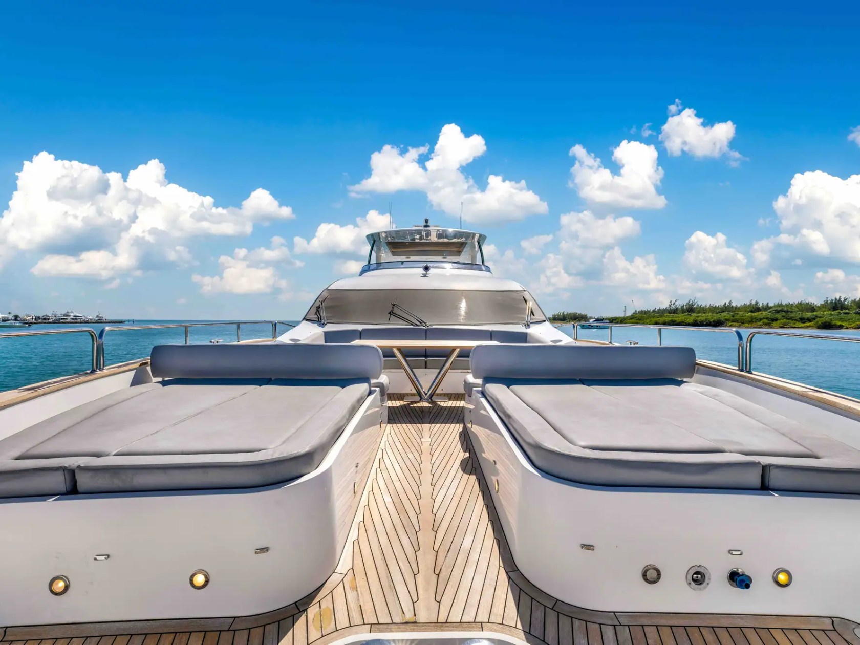 96' Sunseeker - Yacht Rental in Miami Beach, Florida