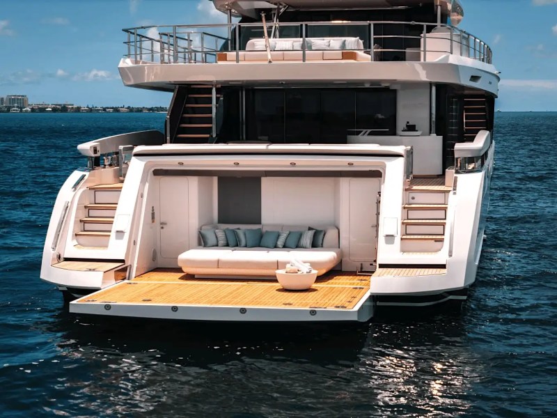 Tender launch from swim platform on 118′ Azimut Miami