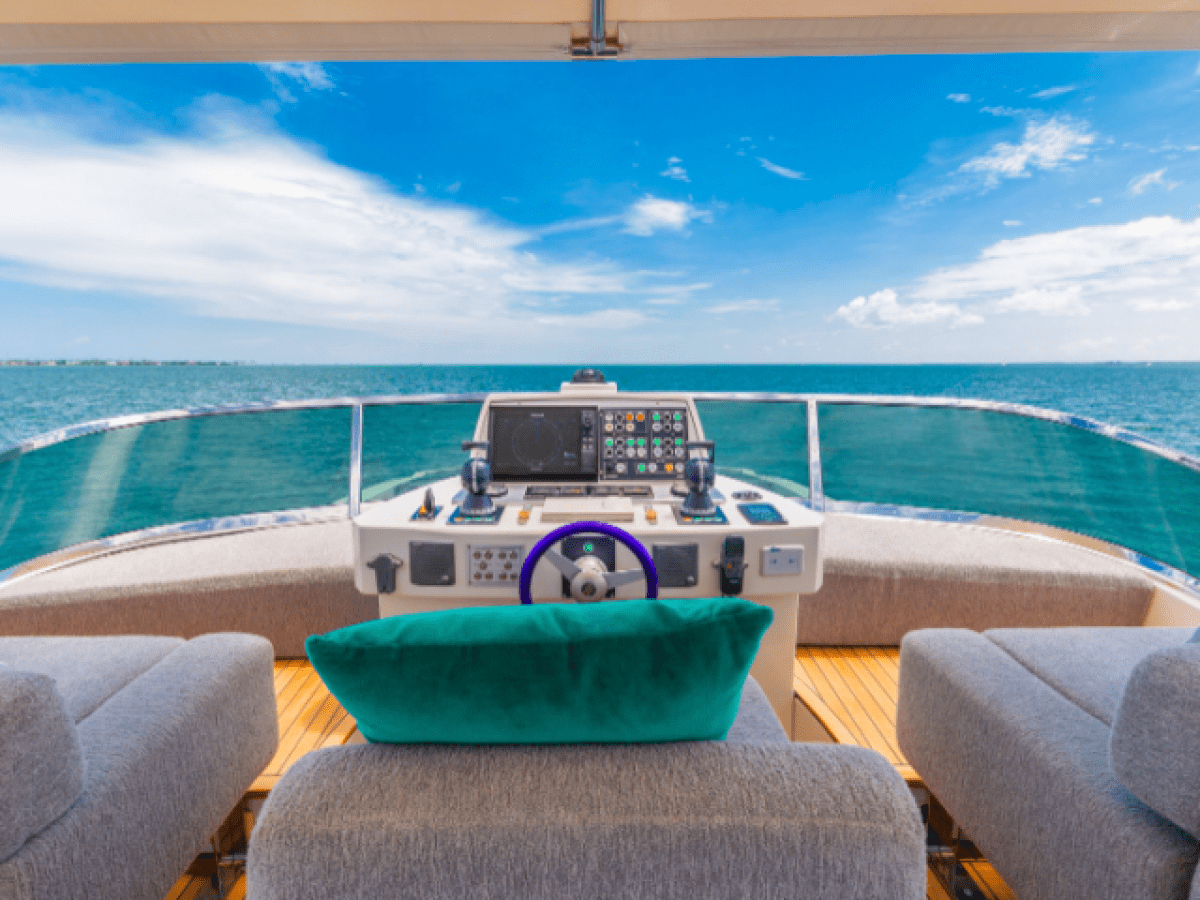 103' Azimut - Yacht Rental in Miami, Florida