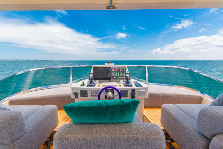 103' Azimut - Yacht Rental in Miami, Florida