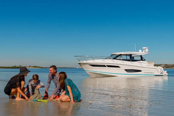 40' Regal - Boat Rental in Tampa, Florida