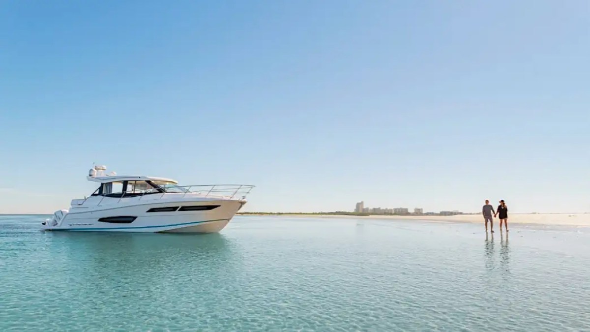 40' Regal - Boat Rental in Tampa, Florida