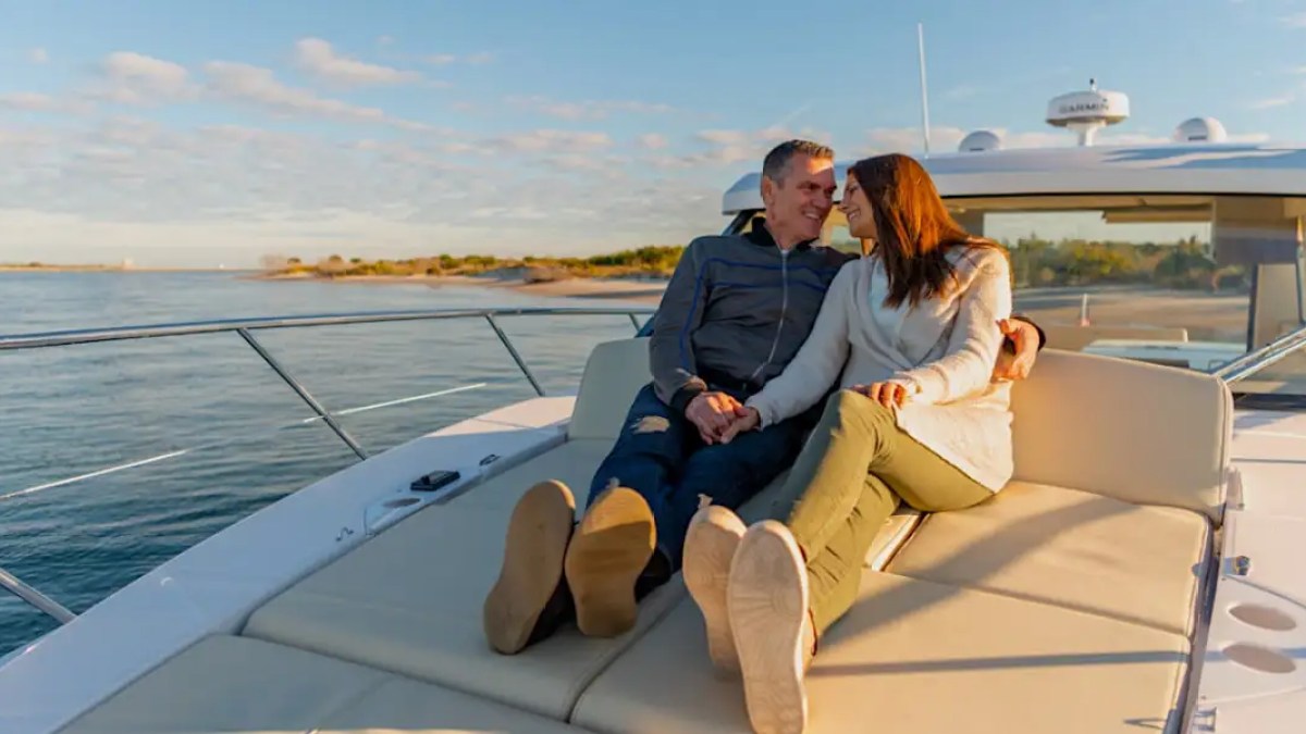 40' Regal - Boat Rental in Tampa, Florida