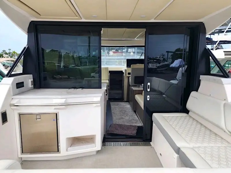 40' Regal - Boat Rental in Tampa, Florida