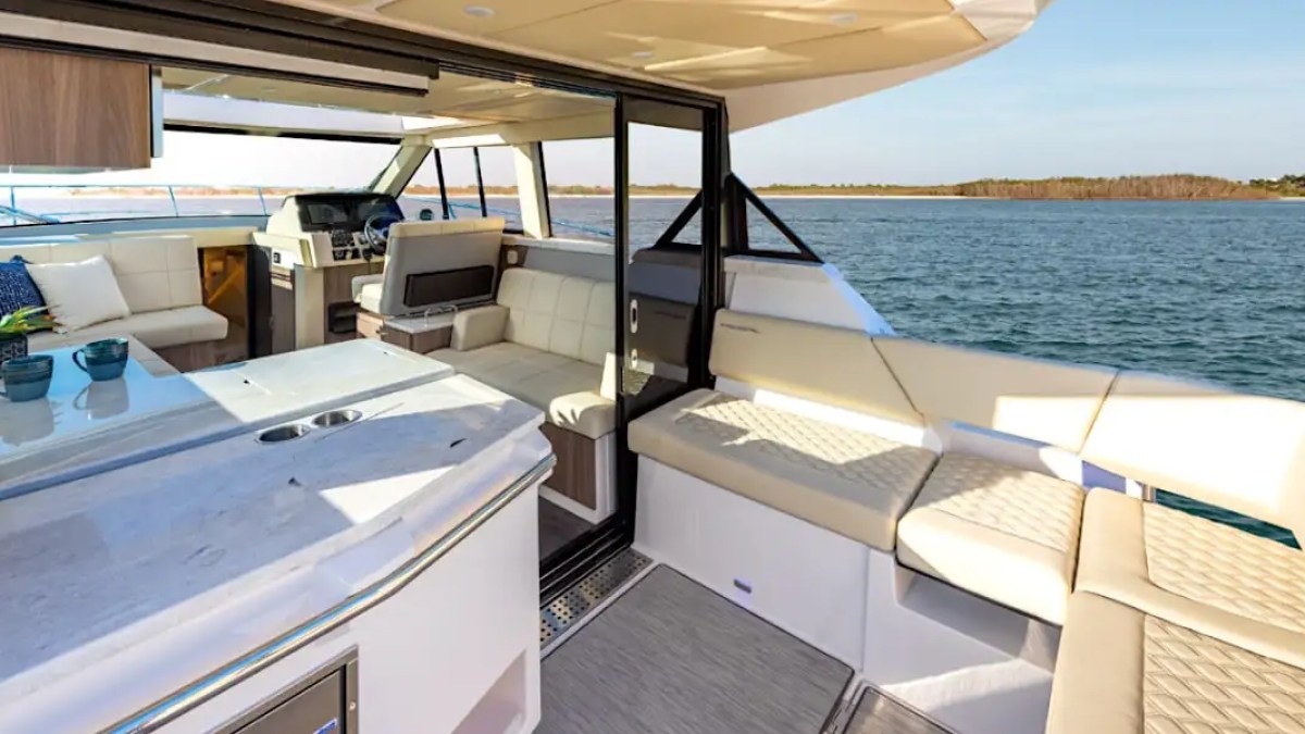 40' Regal - Boat Rental in Tampa, Florida