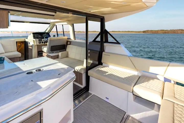 40' Regal - Boat Rental in Tampa, Florida