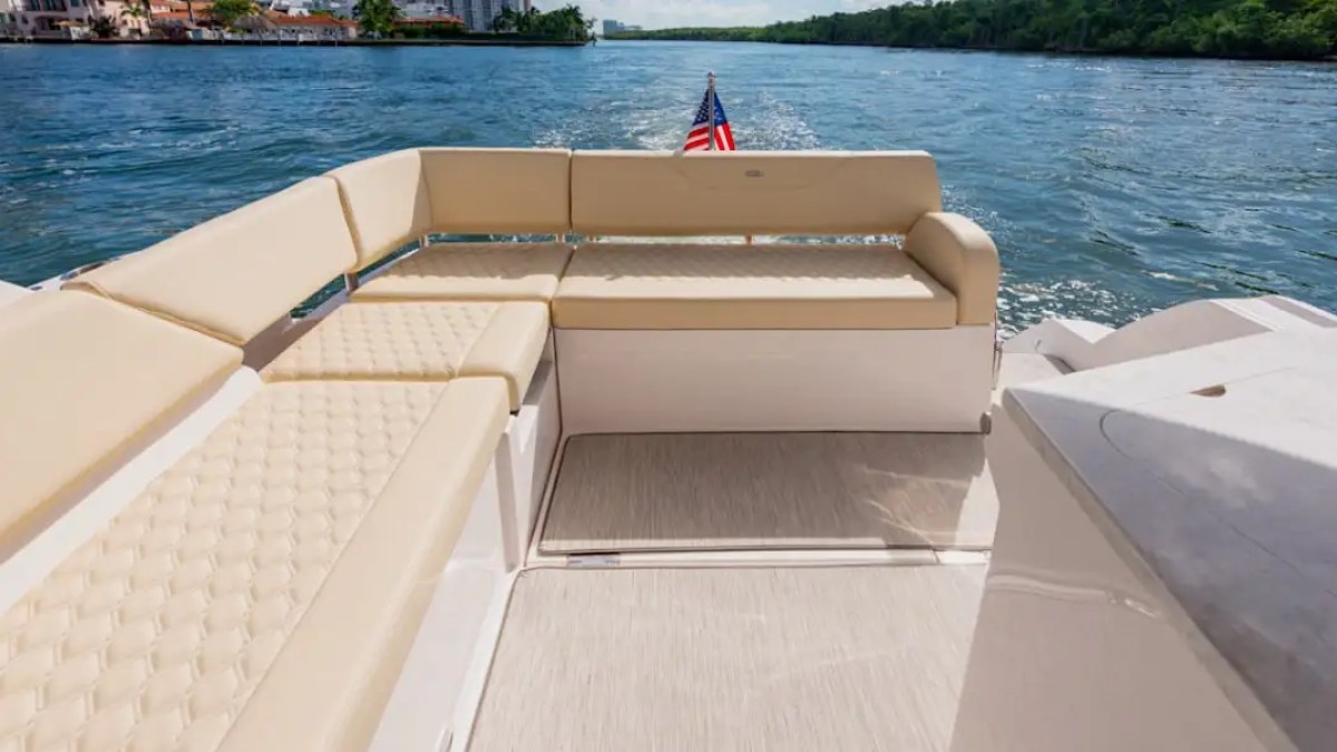 40' Regal - Boat Rental in Tampa, Florida