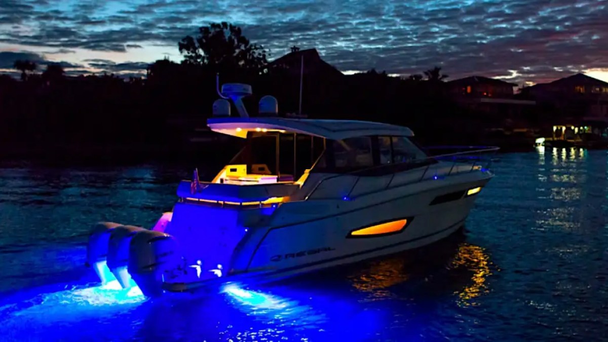 40' Regal - Boat Rental in Tampa, Florida
