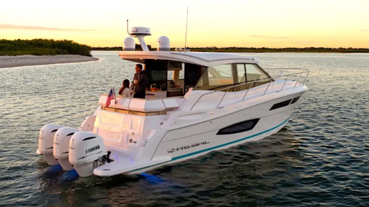 40' Regal - Boat Rental in Tampa, Florida