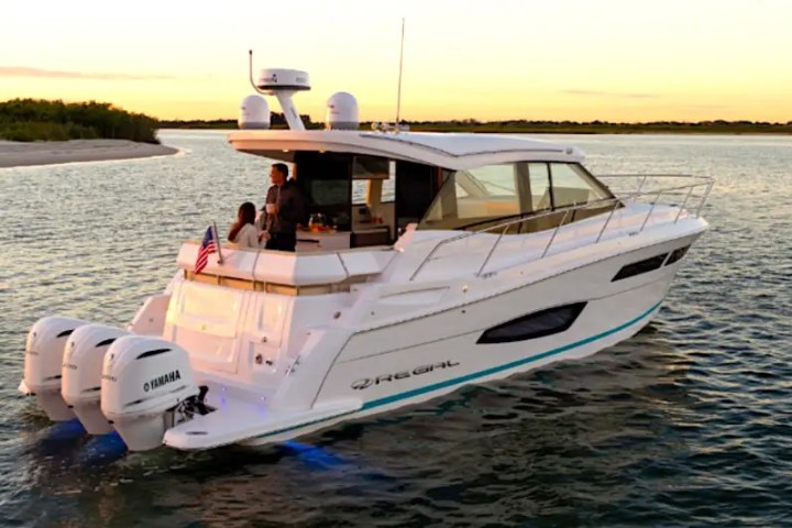 40' Regal - Boat Rental in Tampa, Florida