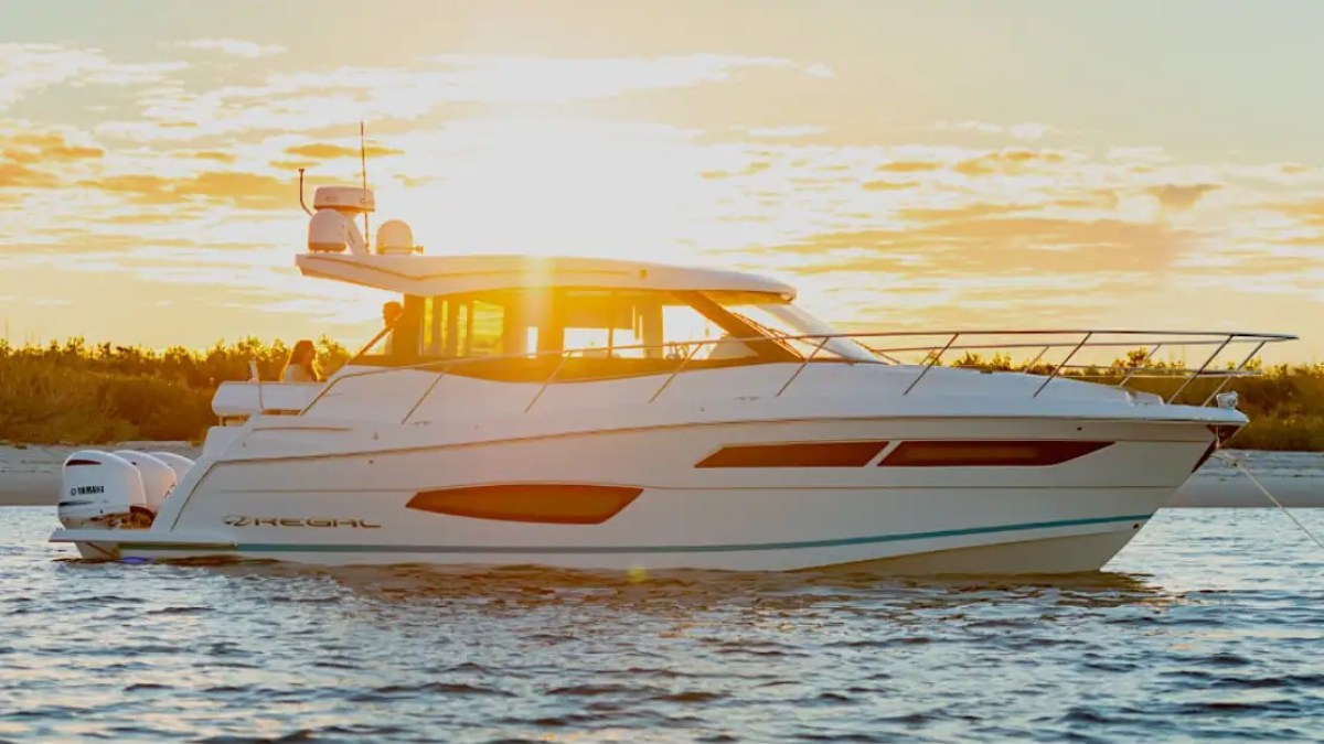 40' Regal - Boat Rental in Tampa, Florida