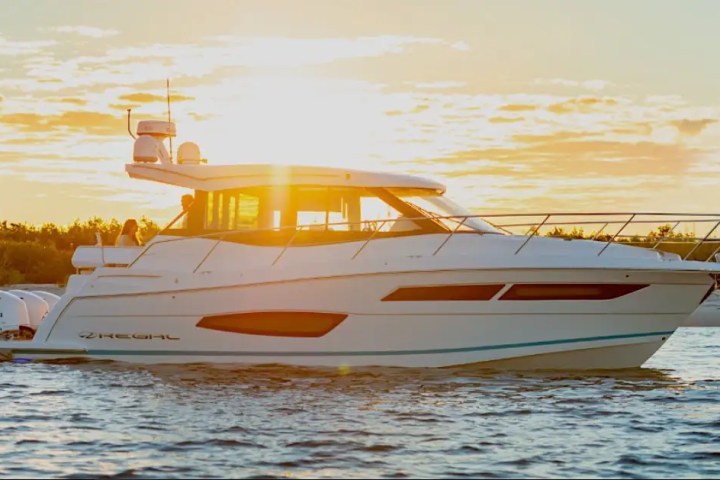 40' Regal - Boat Rental in Tampa, Florida