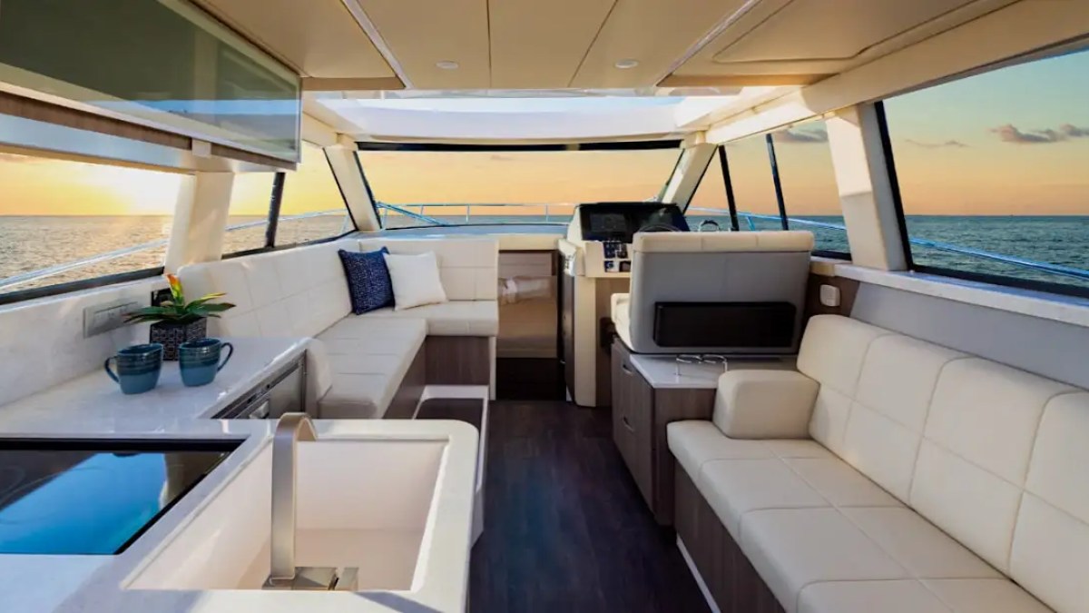 40' Regal - Boat Rental in Tampa, Florida