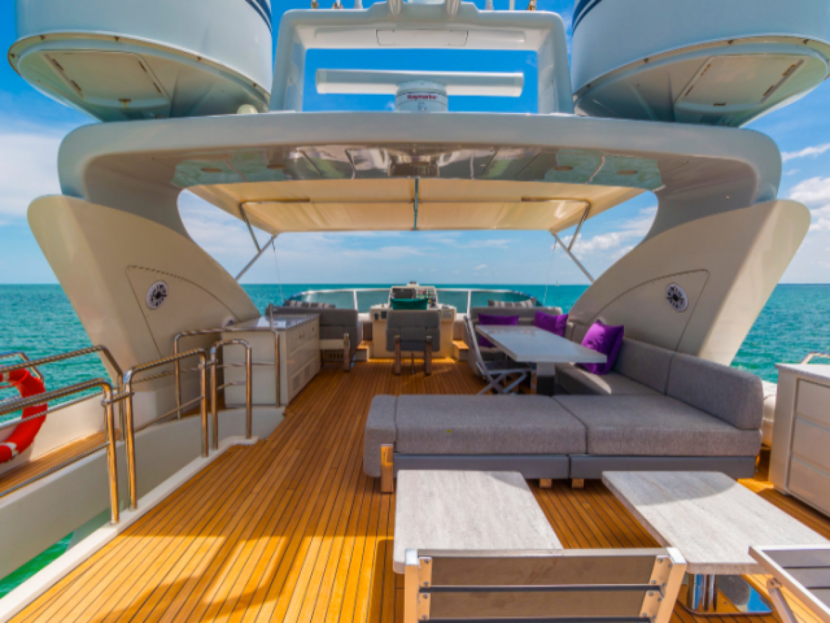 103' Azimut - Yacht Rental in Miami, Florida