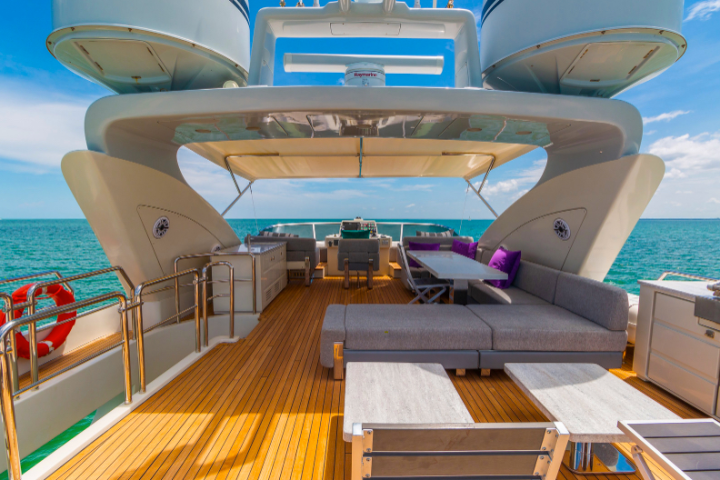 103' Azimut - Yacht Rental in Miami, Florida