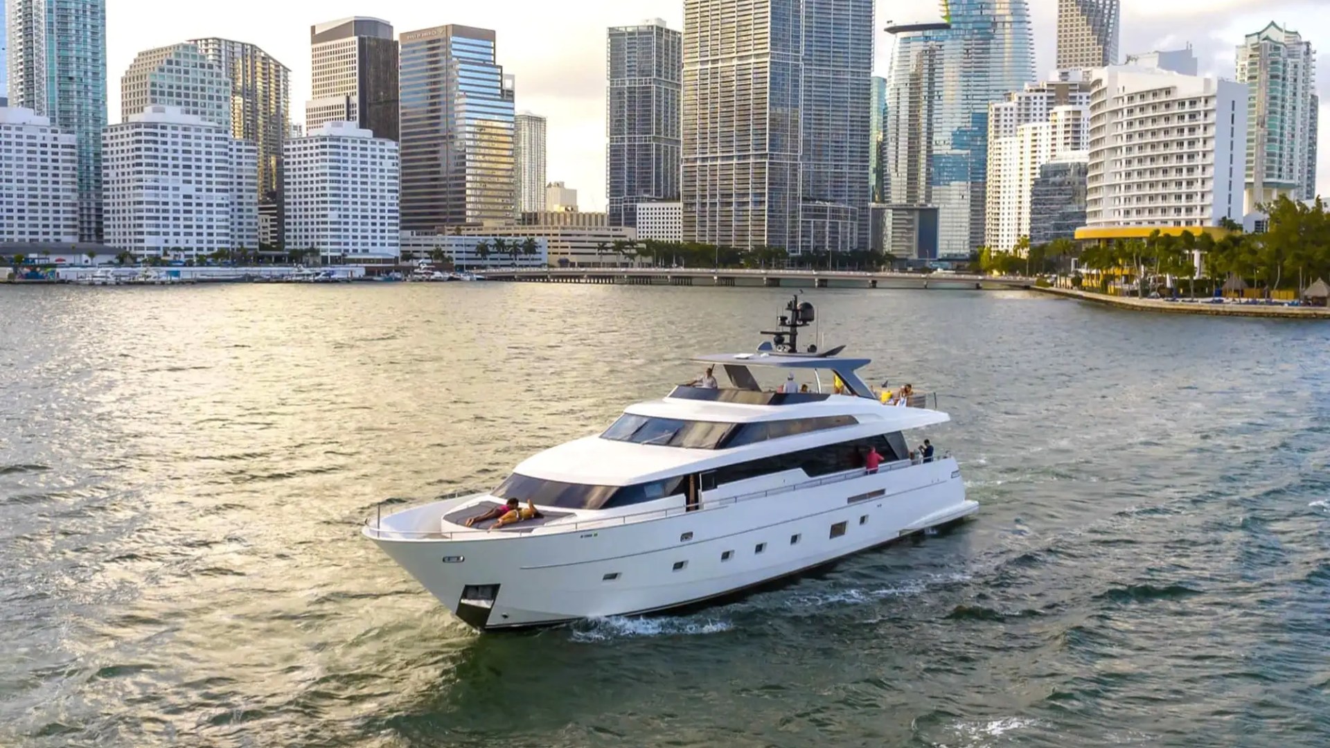 97' San Lorenzo - Yacht Rental in Miami Beach, Florida