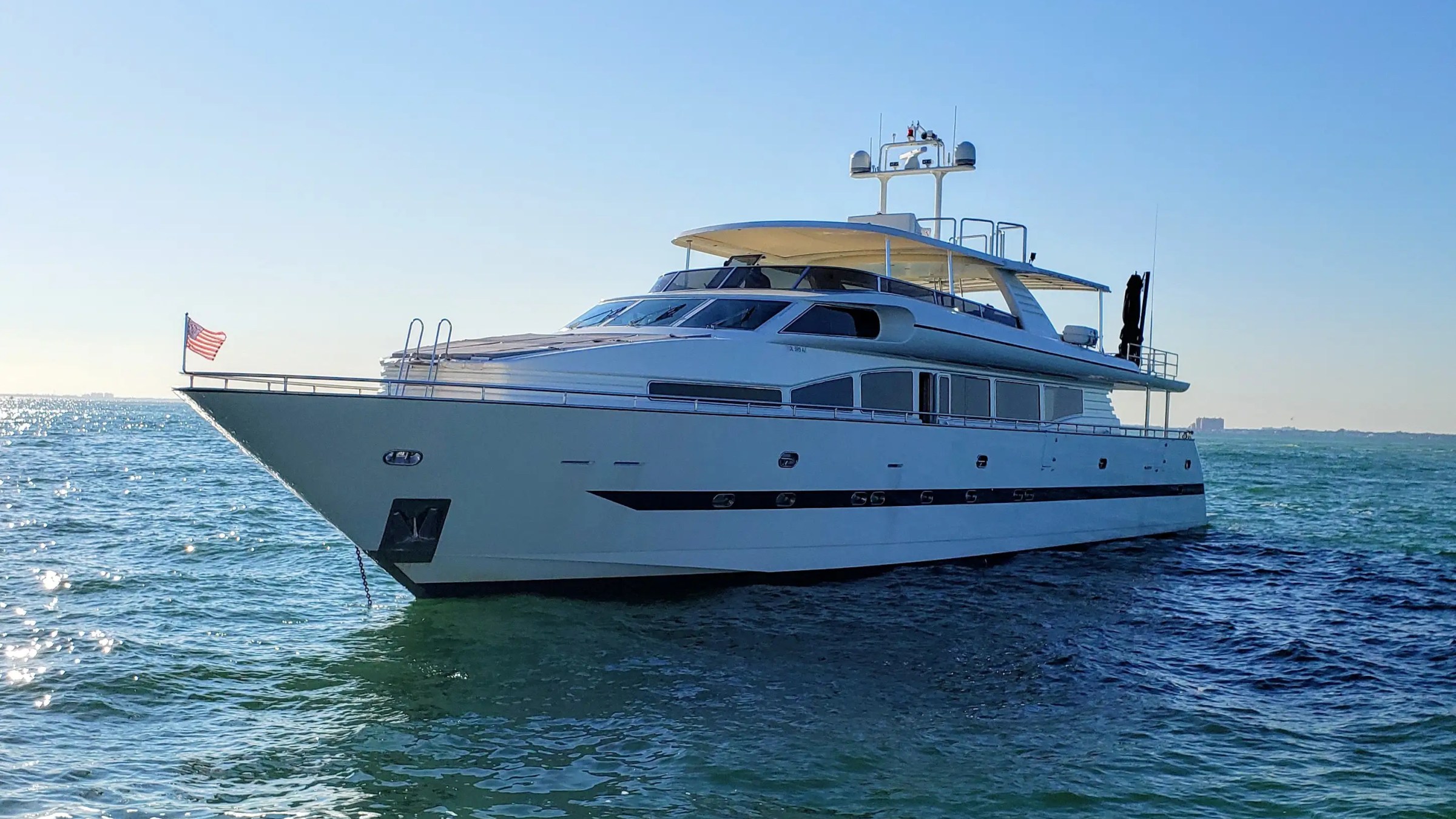110' Horizon - Yacht Rental in Miami Beach, Florida