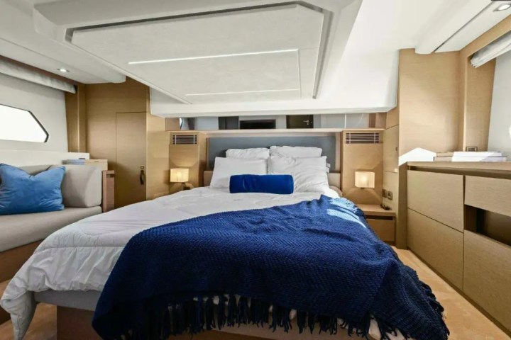 47' Prestige - Boat Rental in St. Petersburg, Florida