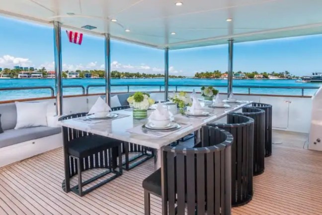 110' Horizon - Yacht Rental in Miami Beach, Florida