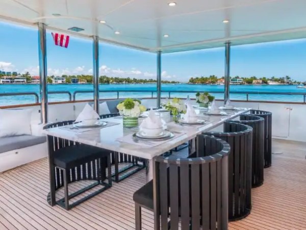 110' Horizon - Yacht Rental in Miami Beach, Florida