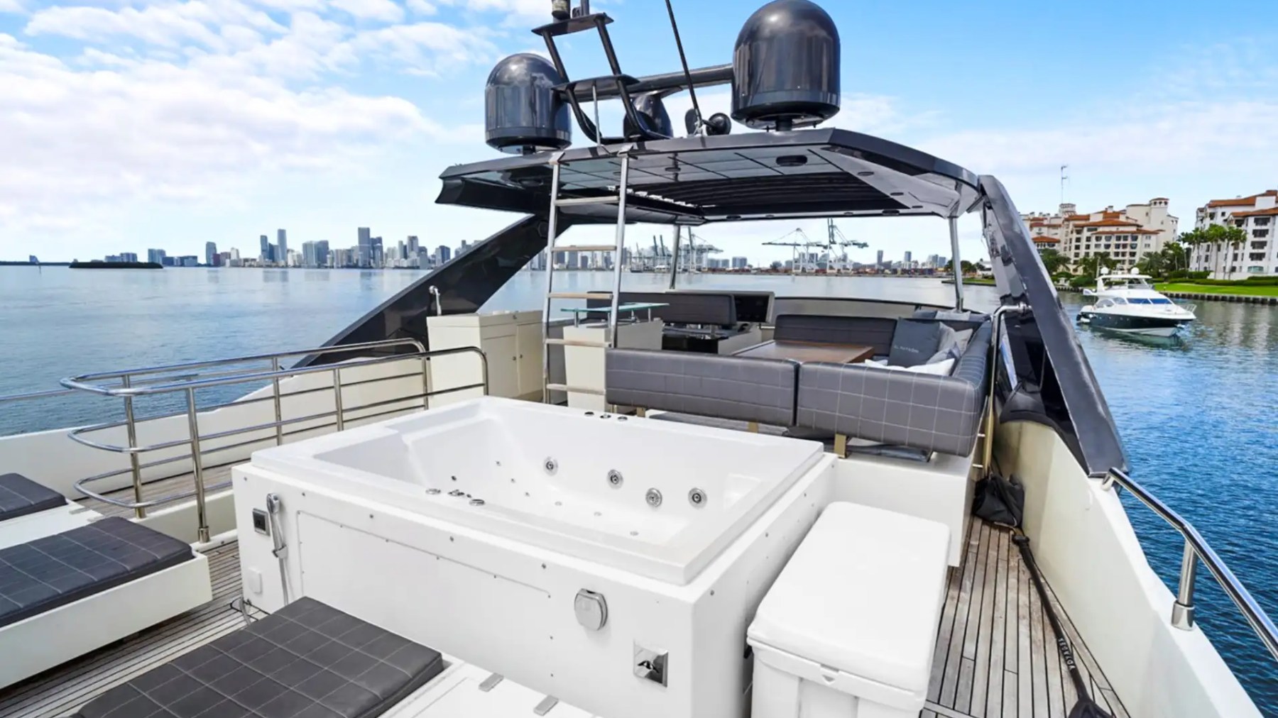 80' Astondoa - Yacht Rental in Fort Lauderdale, Florida