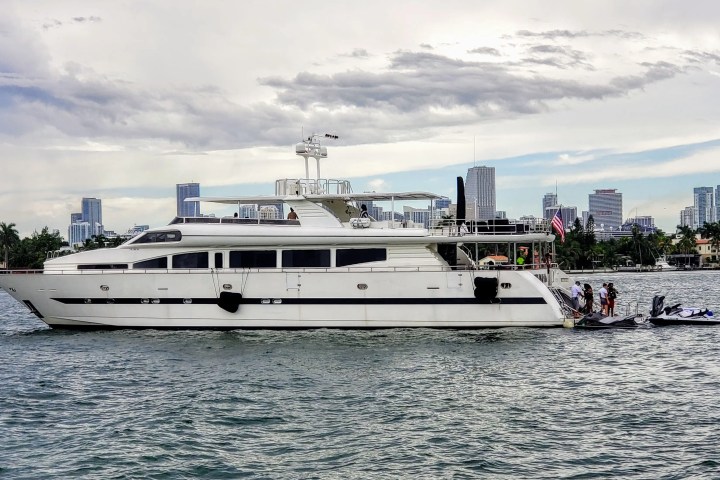 110' Horizon - Yacht Rental in Miami Beach, Florida